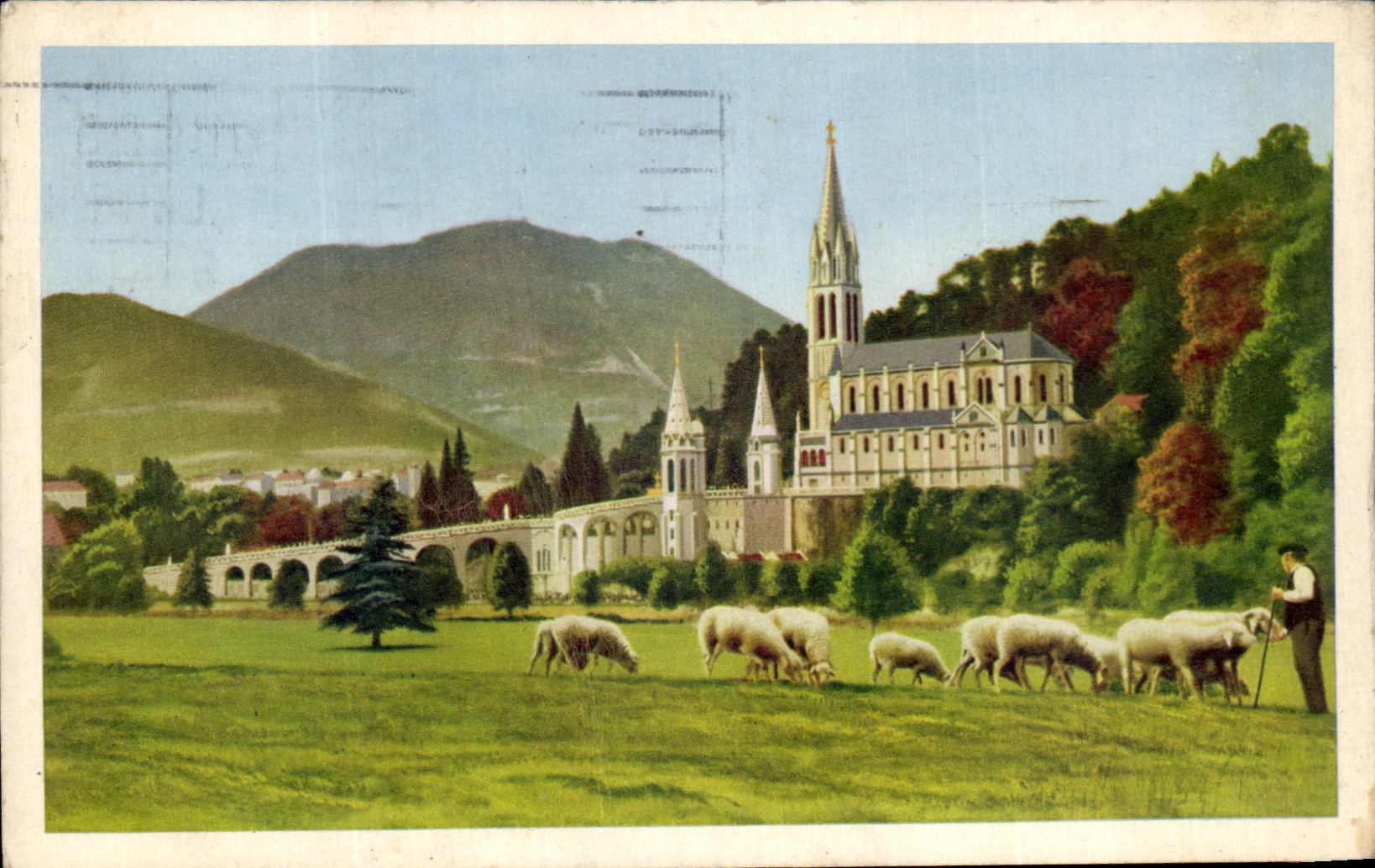 CPA Lourdes La Basilique Vue de La Prairie de la Grotte Moutons