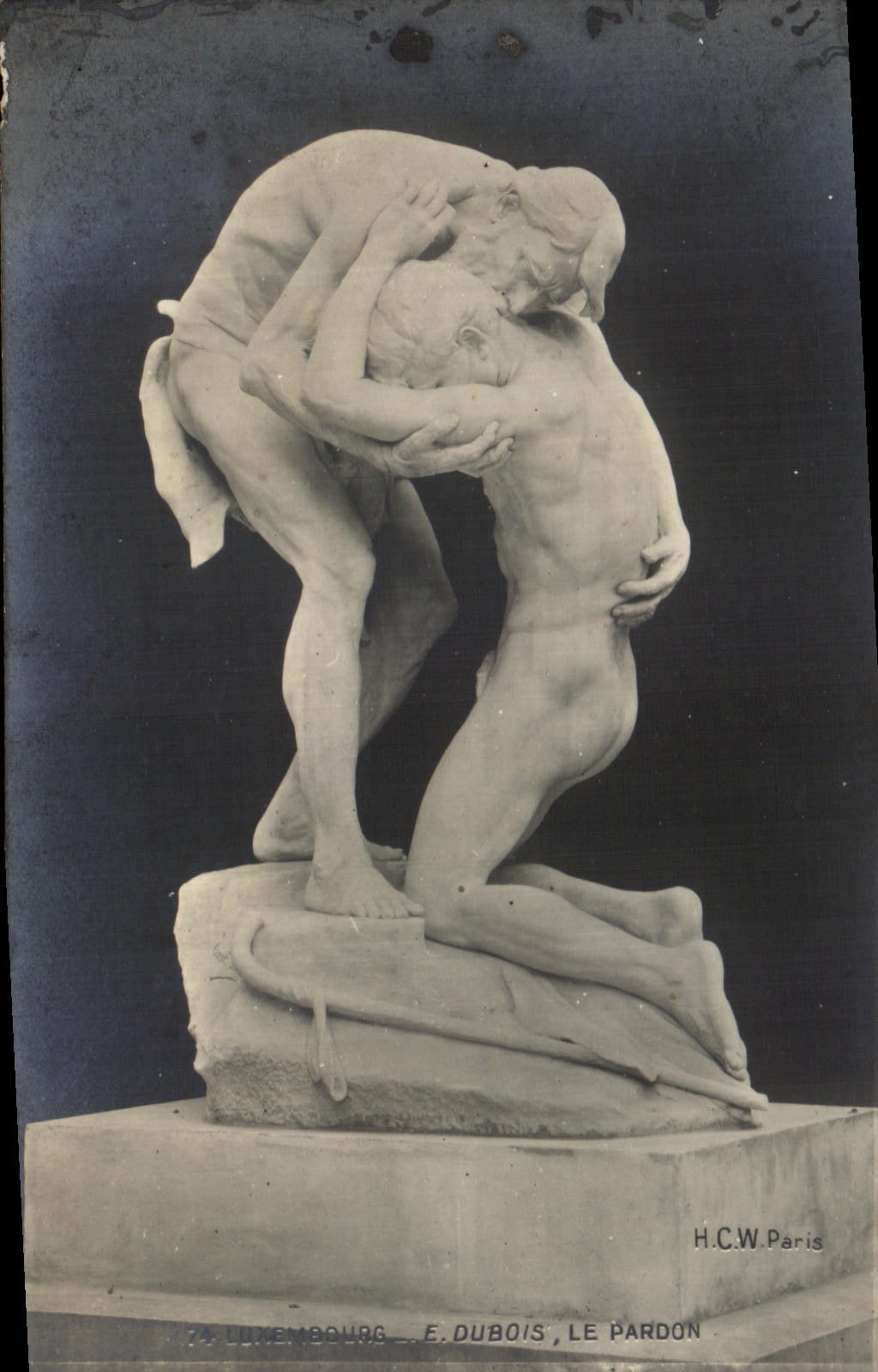 Statue de Le Pardon — E. Dubois — H.C.W. Paris