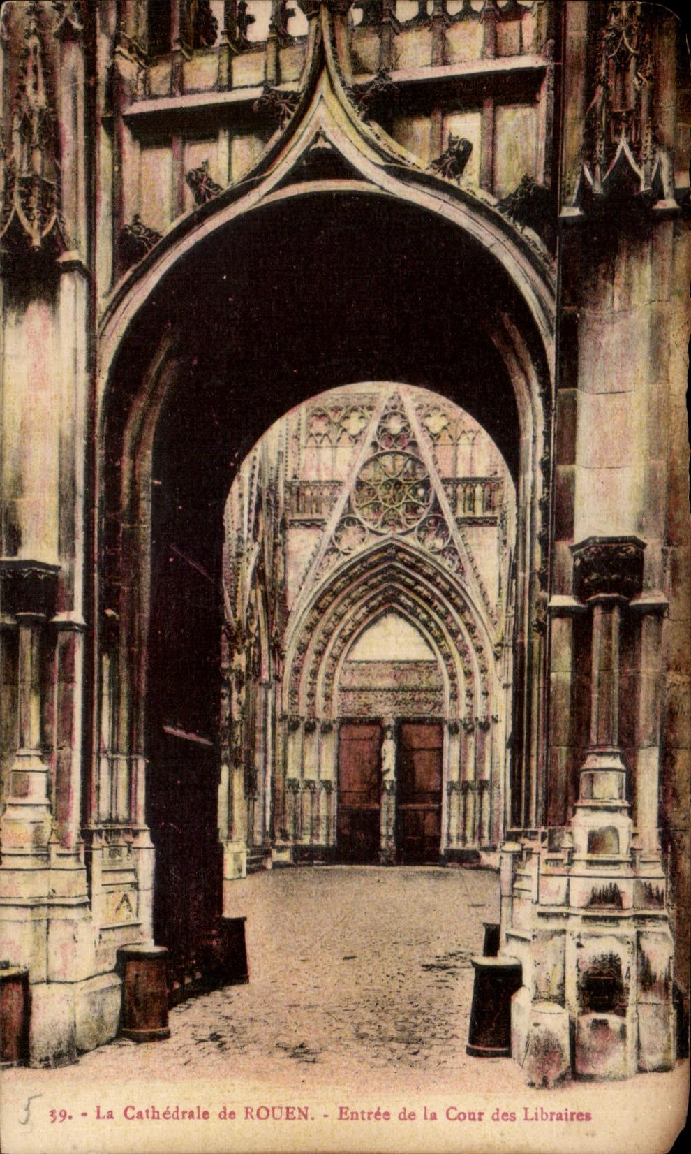CPA Rouen La Cathedrale de Entree de la Cour des Libraires