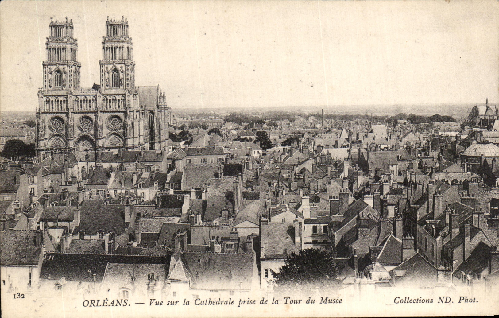 CPA Orleans Vue sur la Cathedrale prise de la Tour du Musee