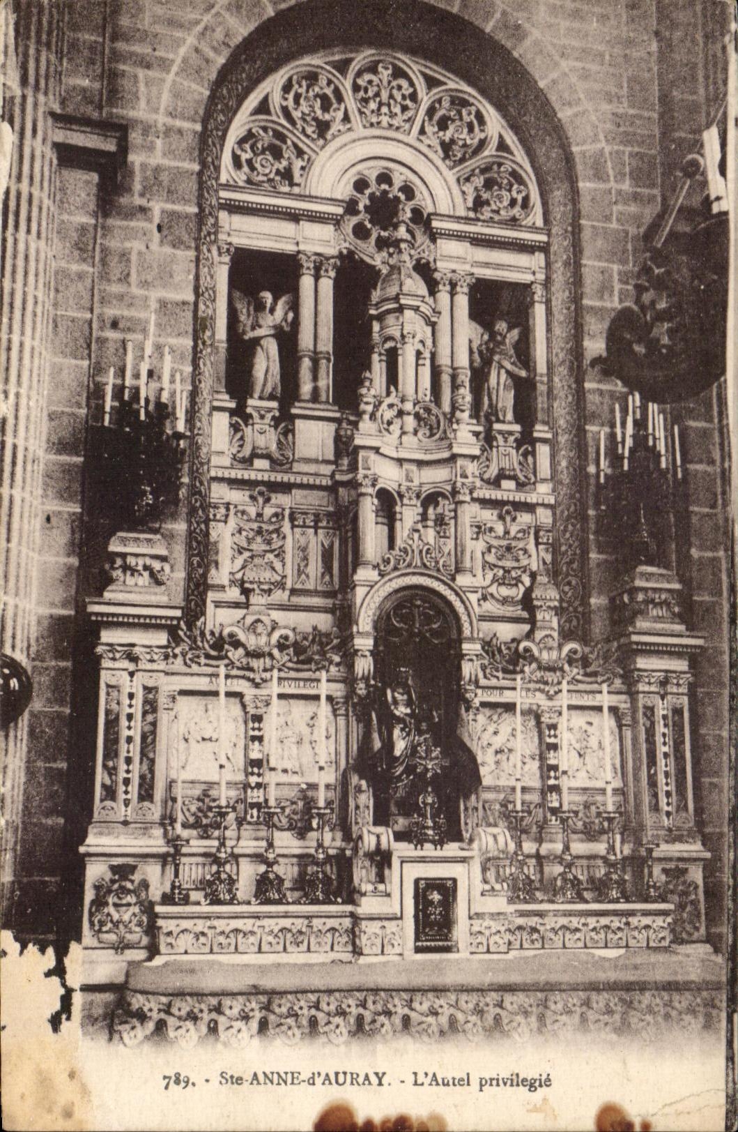 CPA Ste Anne d'Auray L'Autel Privilegie