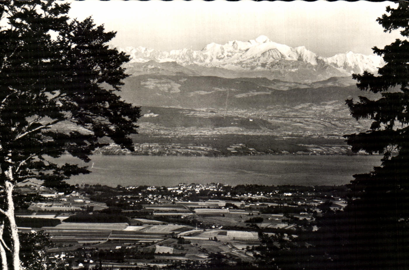 Le Lac Léman et le Mont Blanc — Vue du Col de la Faucille (Jura) — Les Éditions de l'Est