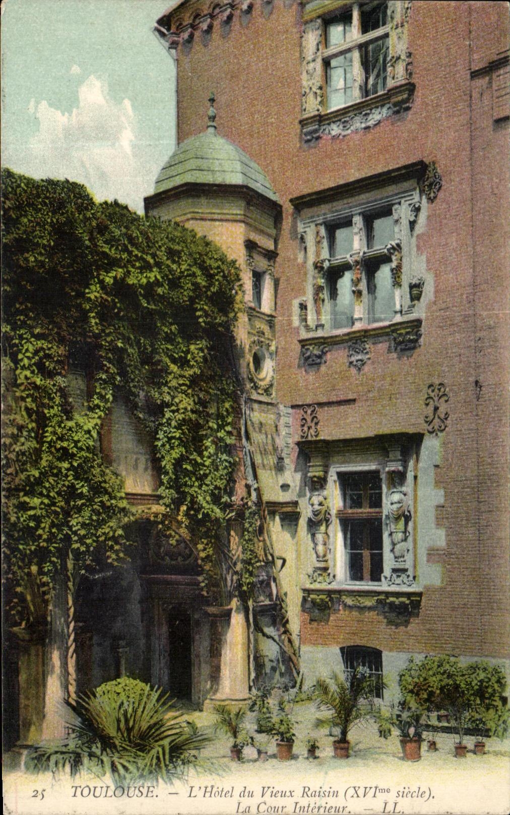 CPA Toulouse L'Hotel du Vieux Raisin La Cour Interieur