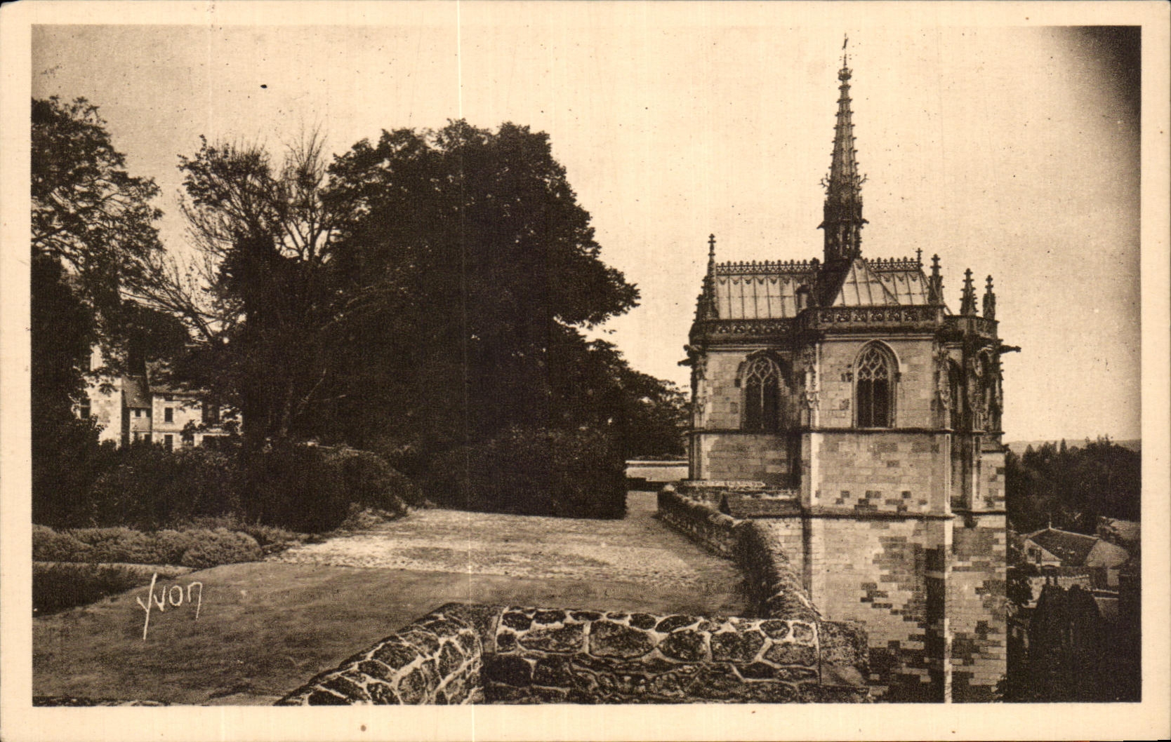 CPA Chateau d'Amboise La Chapelle Saint Hubert et le Parc
