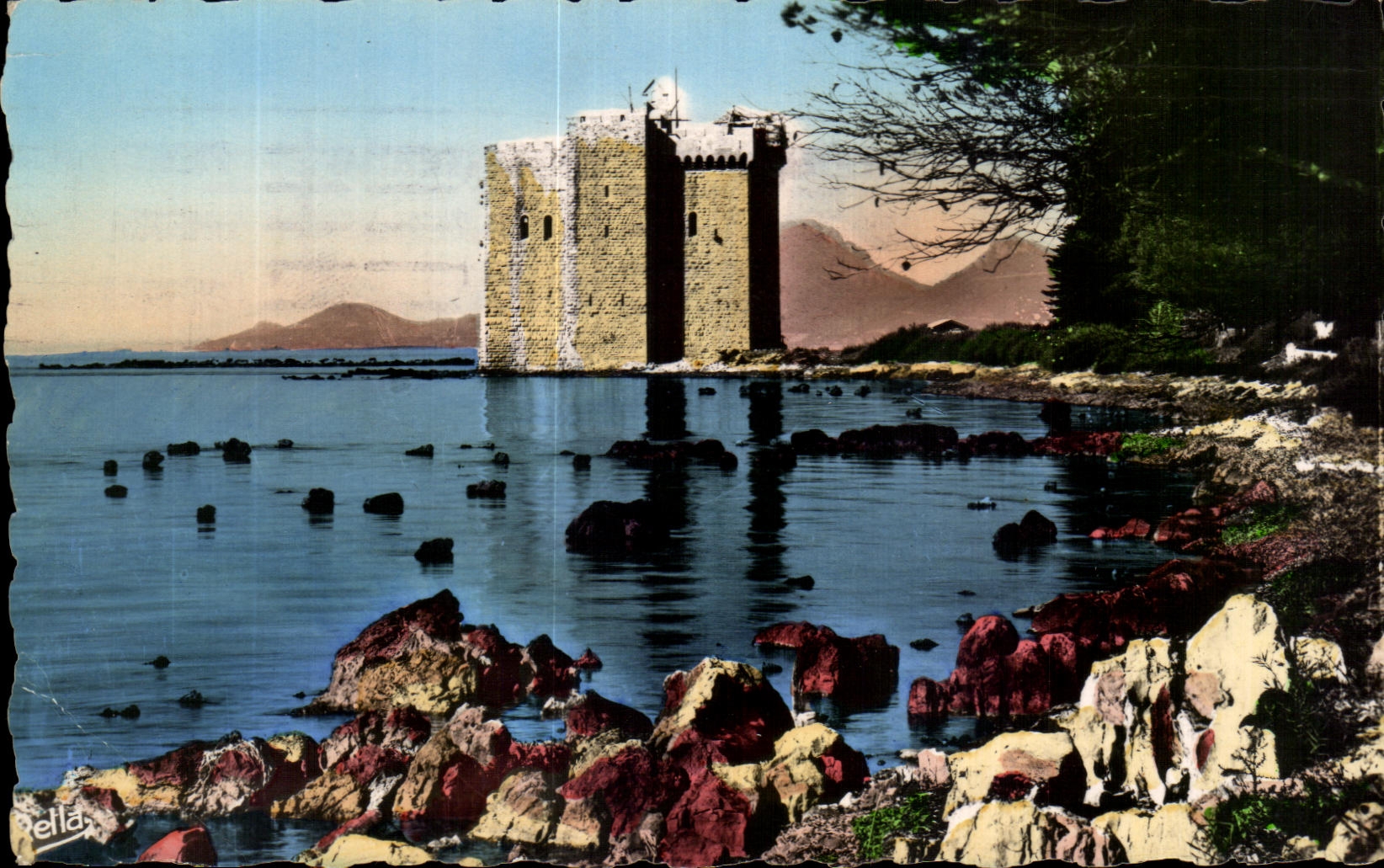 CPA La Cote d'Azur Iles De Lerins L'Ancien Monastere Fortitte de I lle Saint Honorat