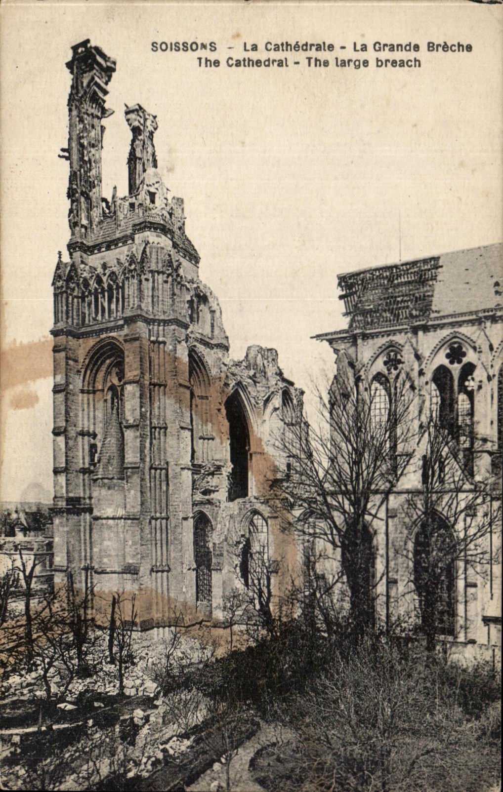 CPA Soissons La Cathedrale La Grande Breche 