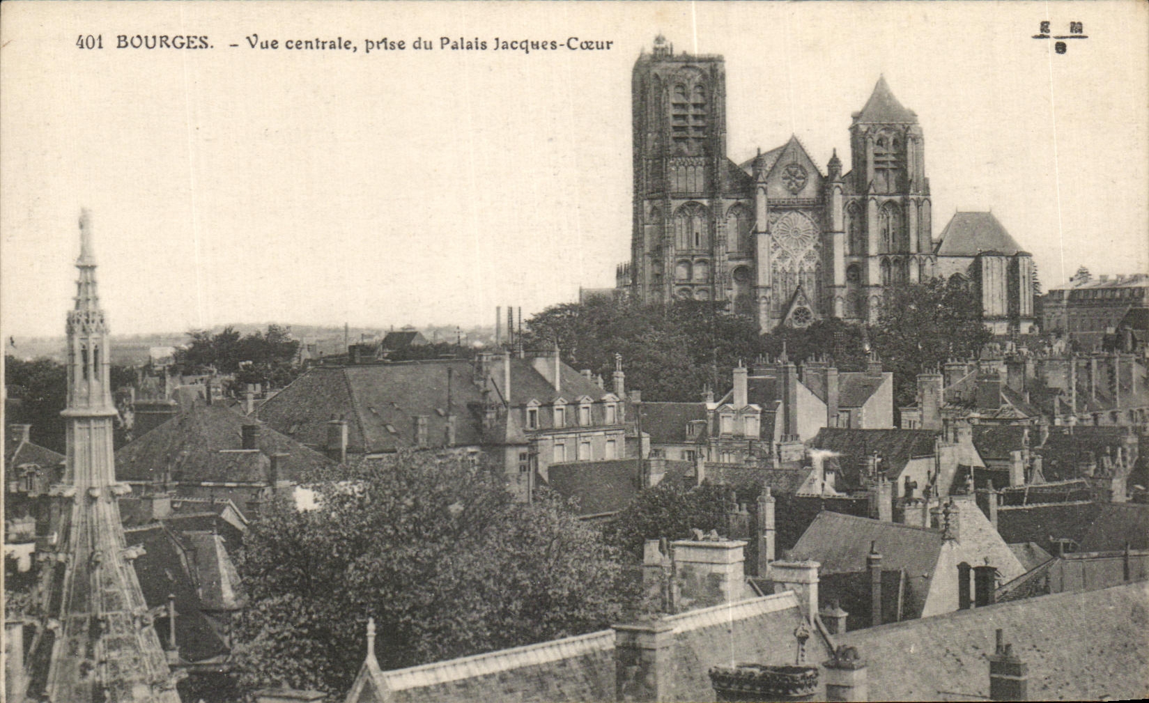 CPA Bourges Vue centrale prise du Palais Jacques Coeur