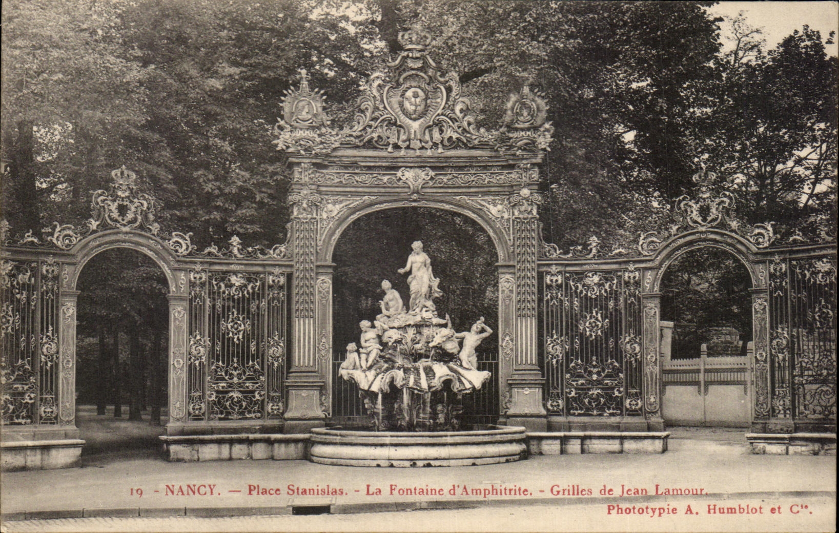 CPA Nancy Place Stanislas La Fontaine d'Amphitrite Grilles de Jean Lamour