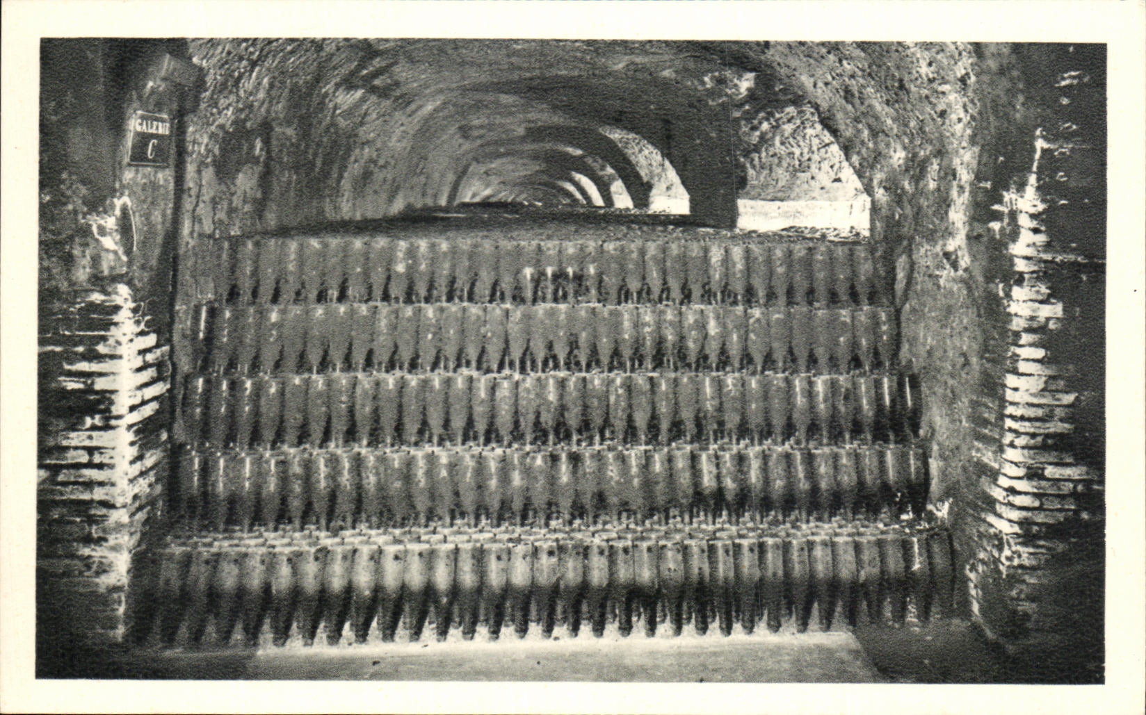Keller von Cachan — Menge von 120.000 Flaschen — Breger Frères, Impr. Cachan