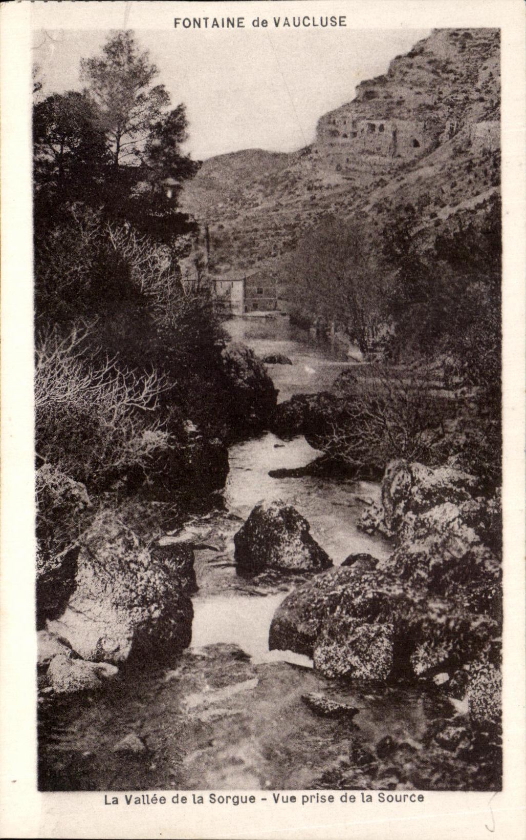 CPA Fontaine de Vaucluse La Vallee de la Sorgue Vue prise de la Source