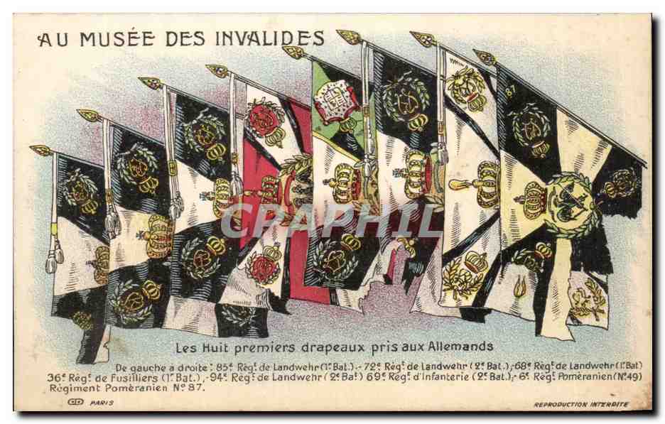 CPA Au Musee Des Invalides Les Huit Premiers drapeaux Prisaux Allemands