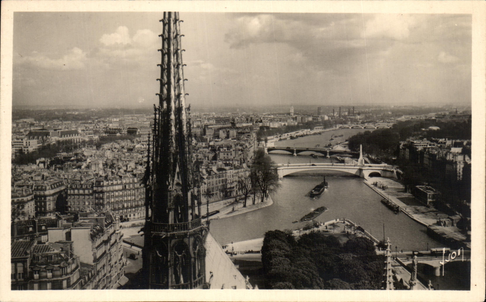 CPA Paris En Flanant Vue Panoramique Prise de Notre Dame