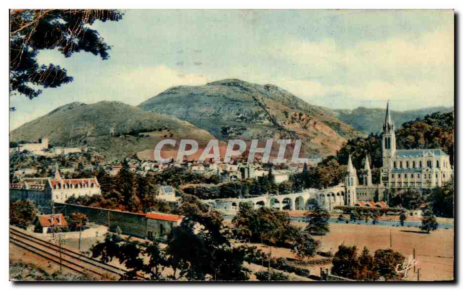 CPA Lourdes La Basilique et le Pic de Ger