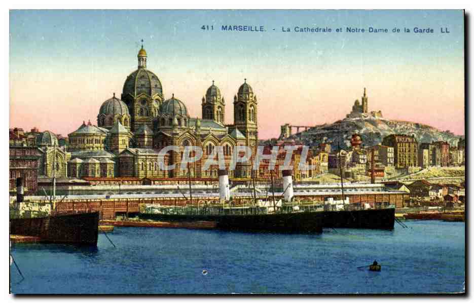 CPA Marseille La Cathedrale et Norte Dame de la Garde Bateaux 