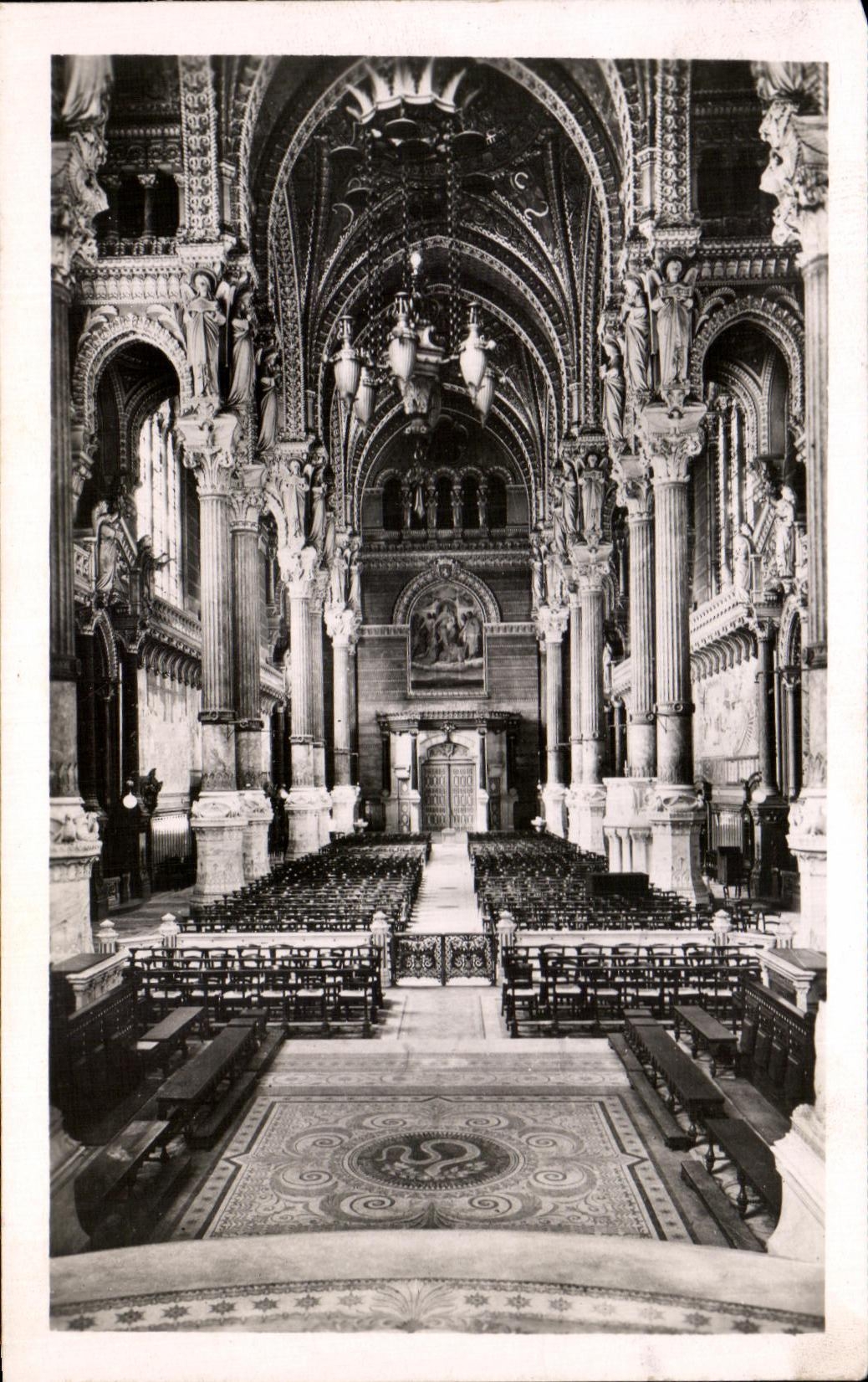 CPA Lyon Basilique de Fourviere La Grande nef