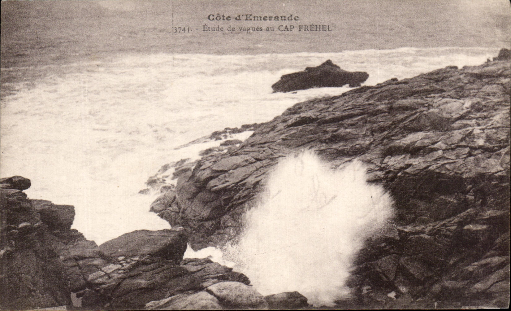 CPA Cote D'Emeraude Etude de vagues au Cap Frehel