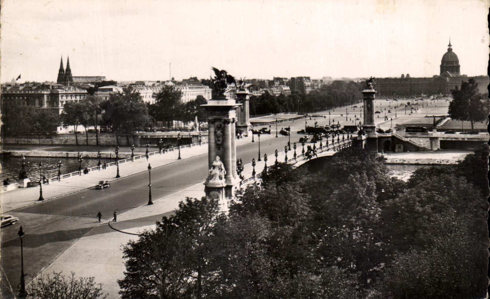 CPA Paris Le Pont Alexandre III et les Invalides