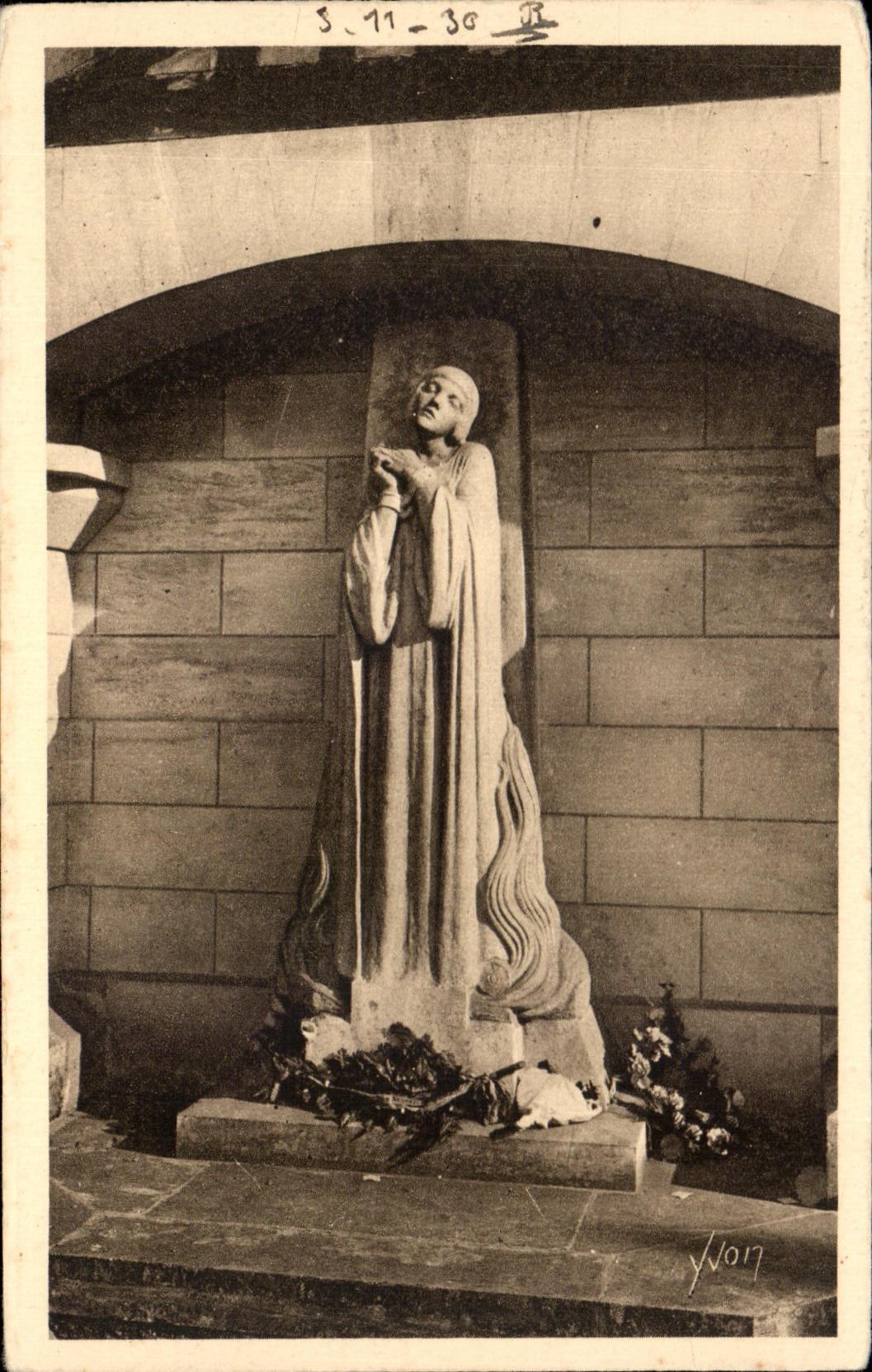 CPA Rouen Place du Marche Jeanne d'Arc Sur Son Bucher