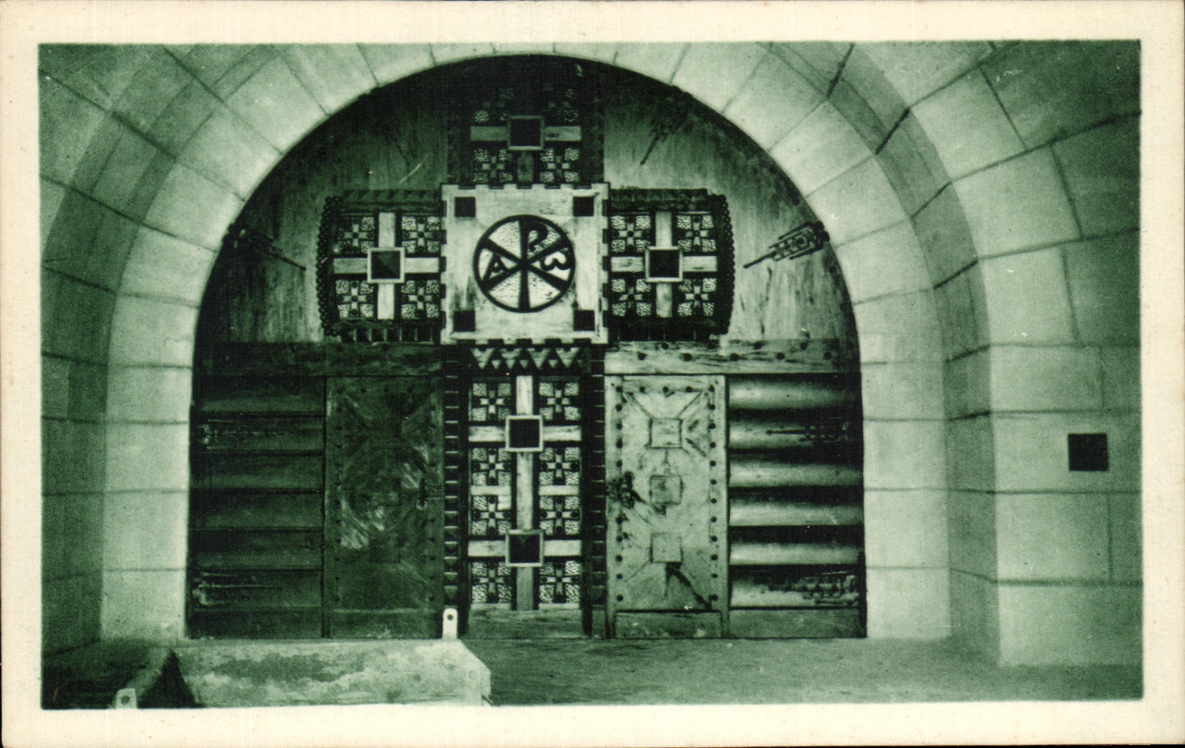 Porte d'entrée de l'Ossuaire de Douaumont — Chapelle Catholique — Éditeur Verdun