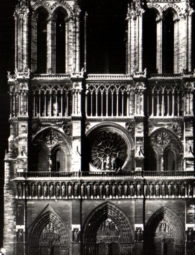 CPSM Paris Facade de Notre Dame illuminee