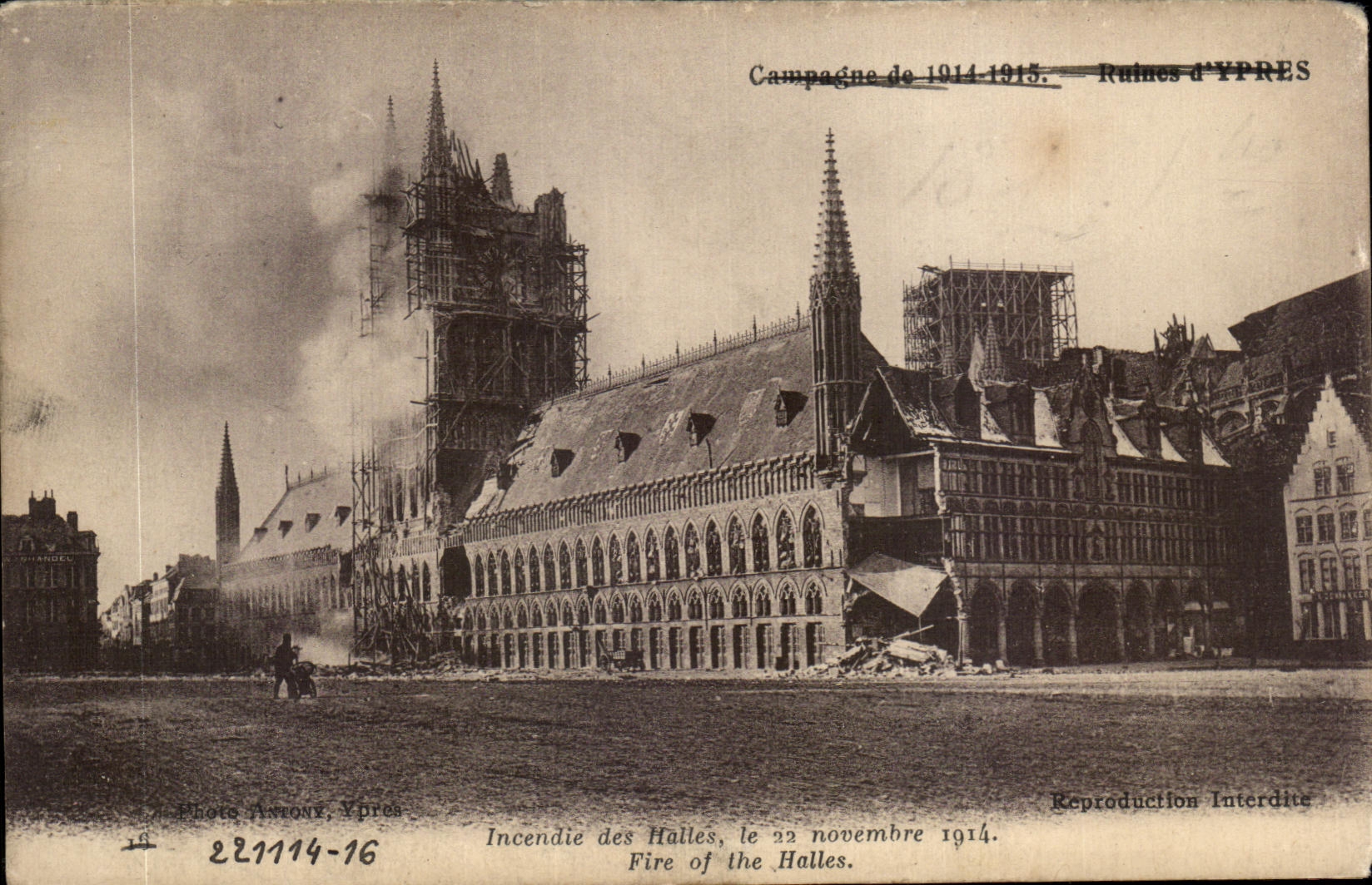 CPA Ruines Ypres Incendie des Halles Militaria 