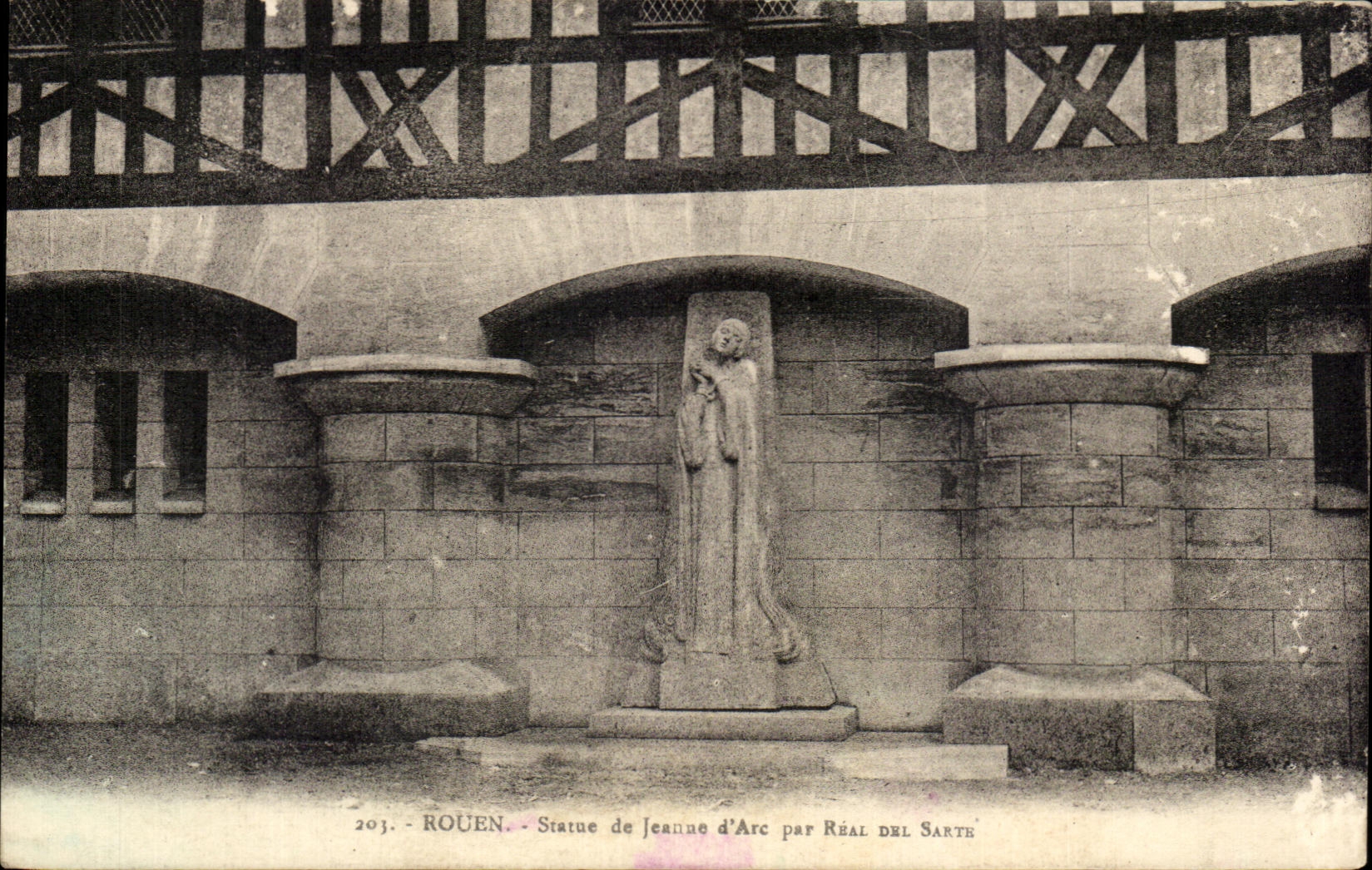 CPA Rouen Statue de Jeanne d'Arc Par Del Sarte