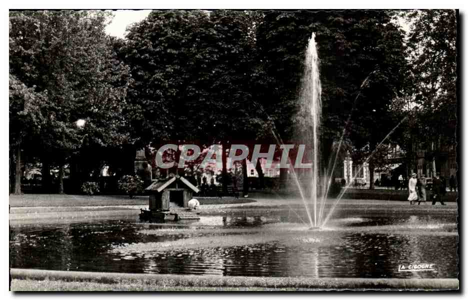 CPA Moulins Square De La Place De la Republique Le Bassin Des Cygnes