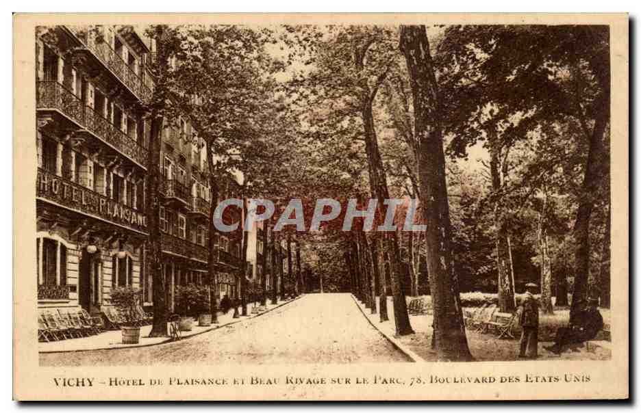 CPA Vichy Hotel De Plaisance Et Beau Rivage Sur Le Parc