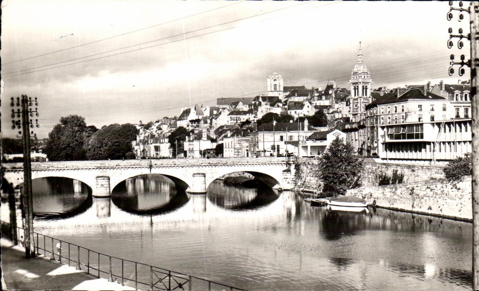 Le Mans (Sarthe) — La Sarthe et les Quais au Pont Gambetta — Photo A. Dubau, Le Mans