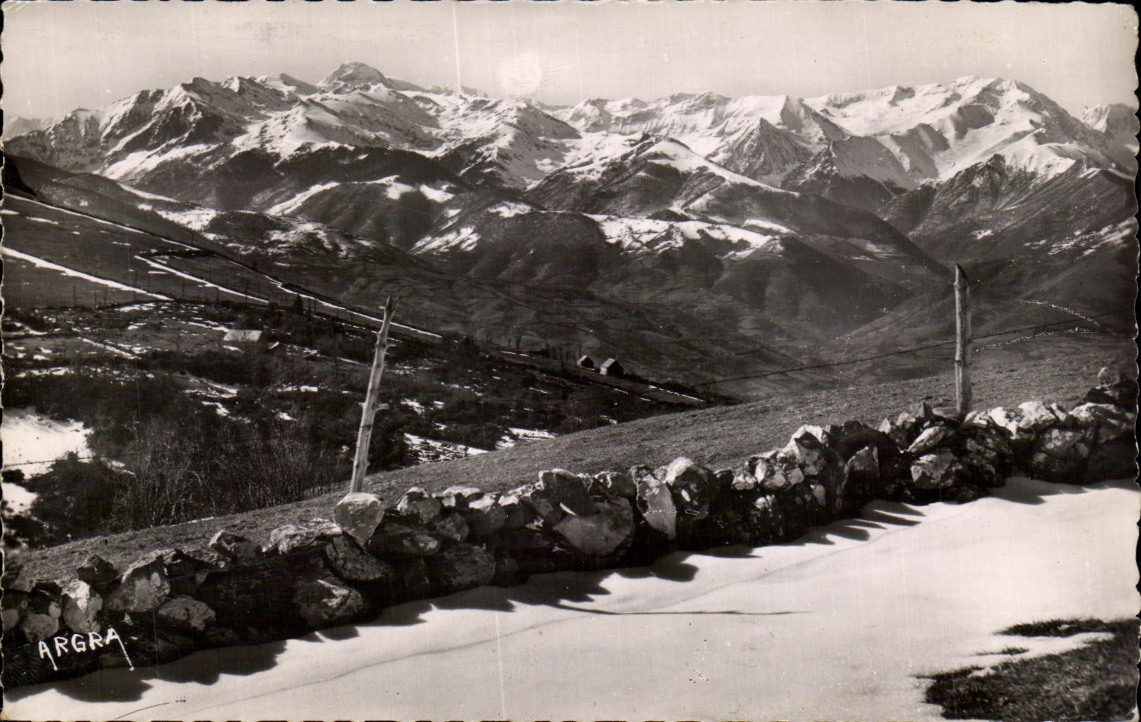 Sommets pyrénéens vus des hauteurs de Saliès — reproduction — Les Arts Grands Toulouse