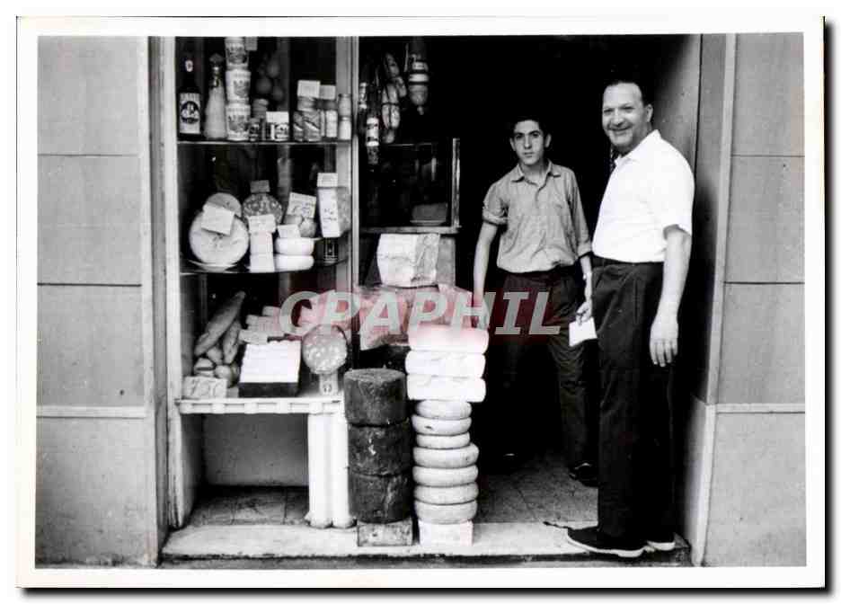 PHOTO Italie Tarente Vendeur de fromages