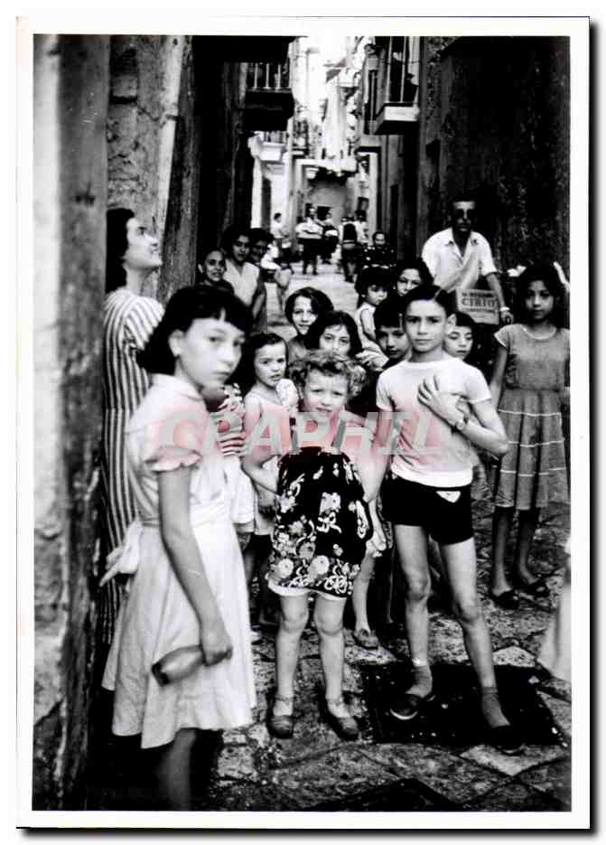 PHOTO Italie Tarente Enfants dans la rue 