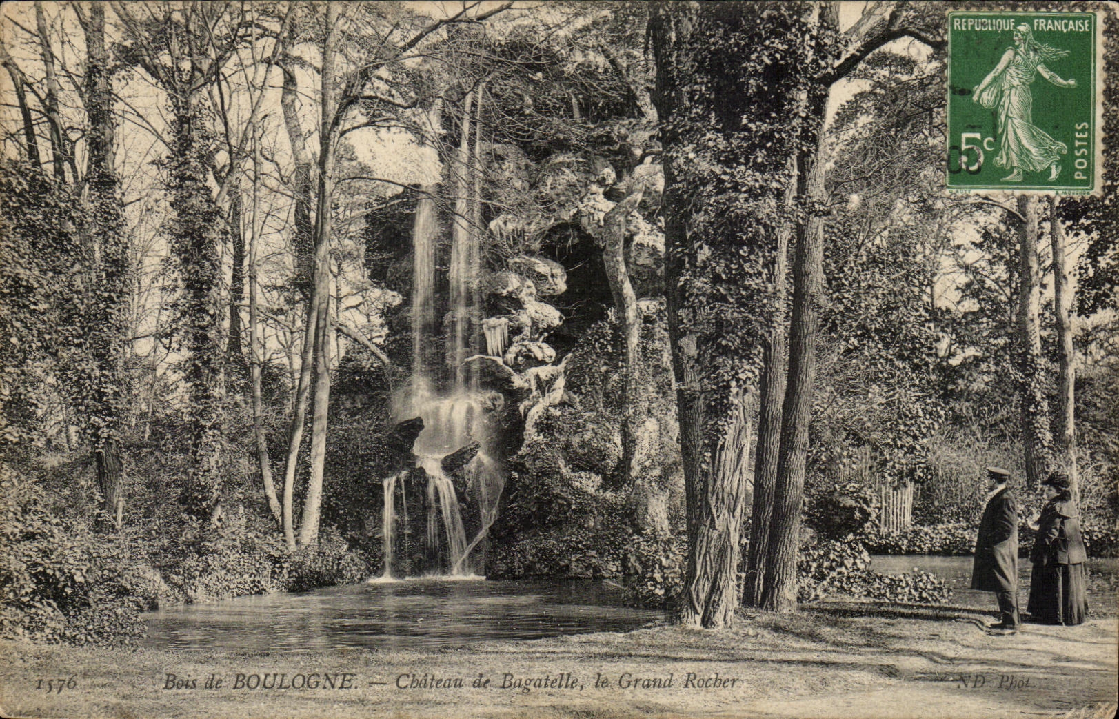 CPA Bois de Boulogne Chateau De Bagatelle Le Grand Rocher