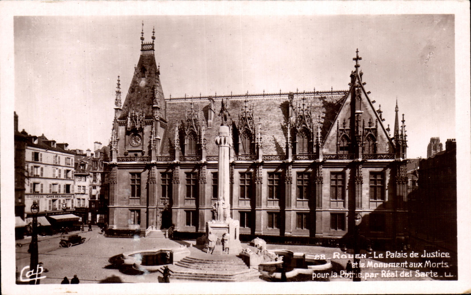 CPA Rouen Le Palais De Justice Et Le Monument Aux Morts