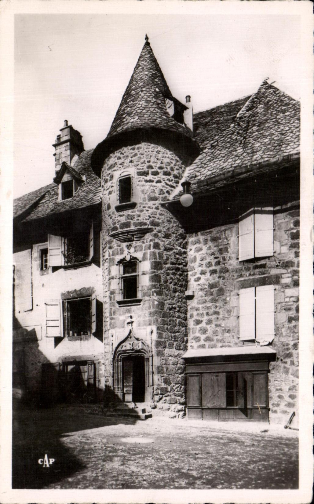 CPA Vic Sur Cere Maison Des Princes De Monaco