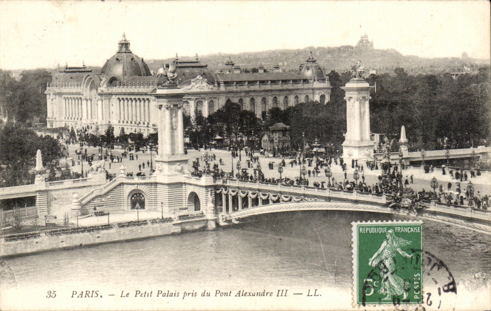 CPA Paris Le Petit Palais pris du Pont Alexandre III