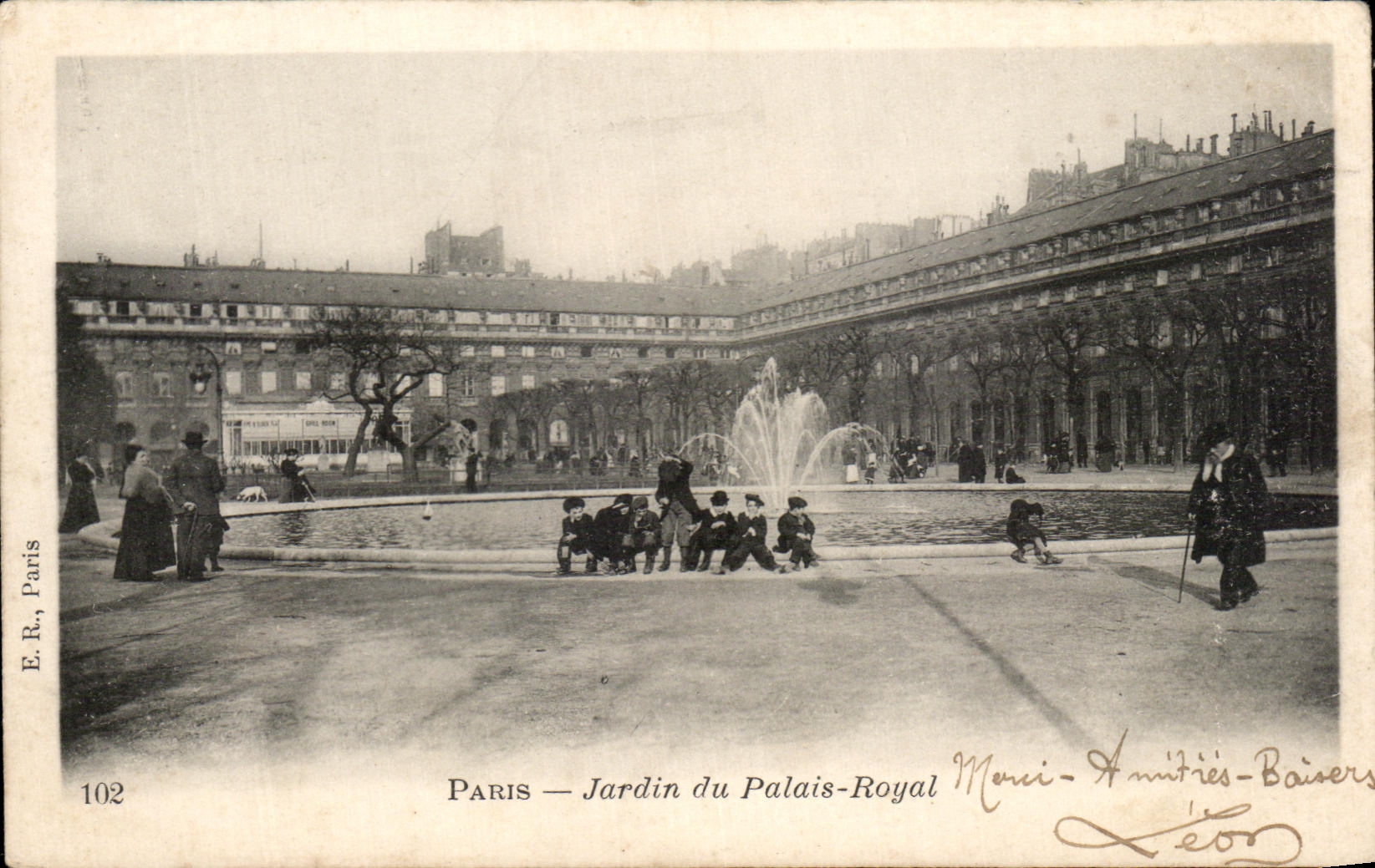 CPA Paris Jardin du Palais Royal Enfants