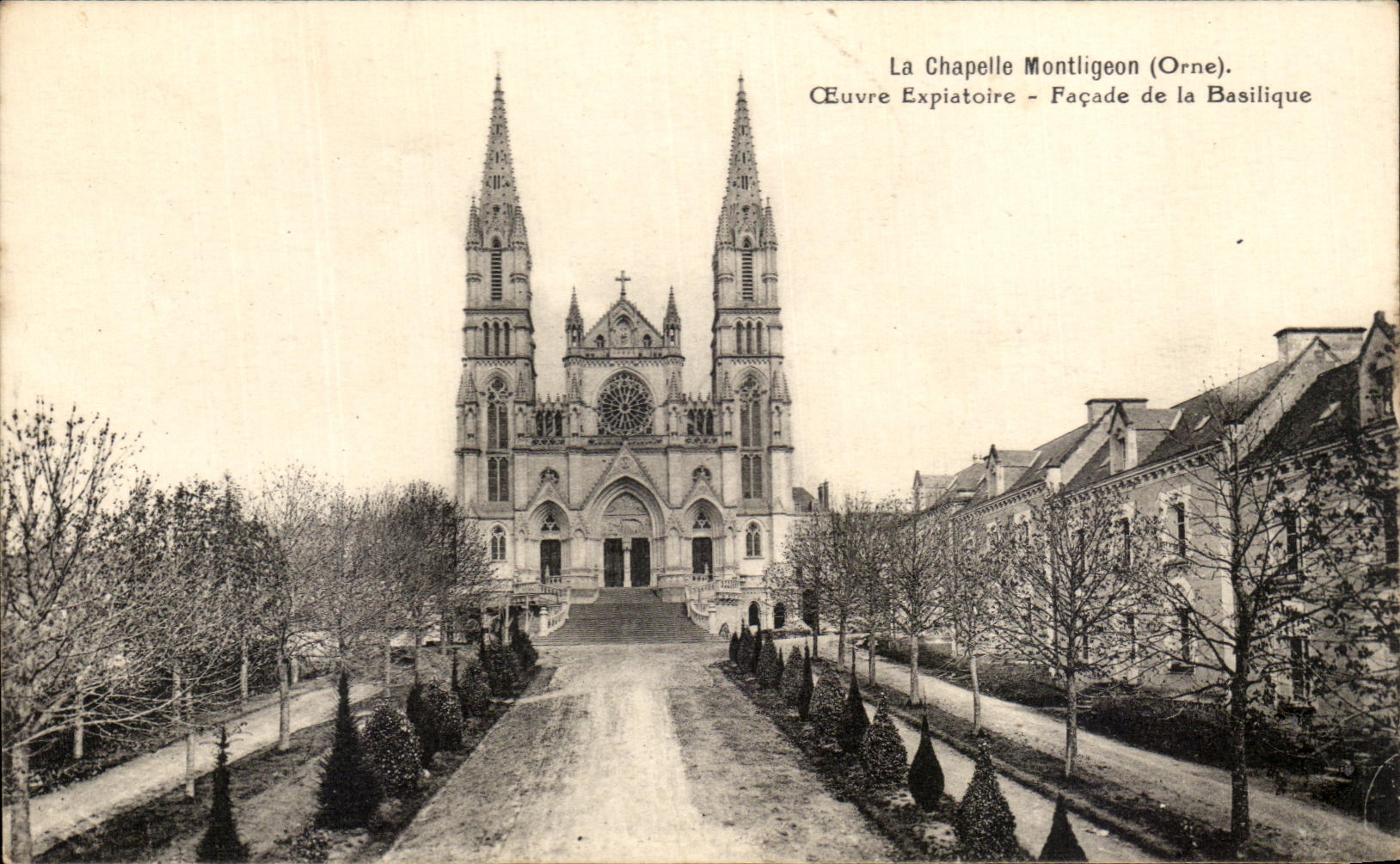 CPA La Chapelle Montligeon CEuvre Expiatoire Facade De La Basilique