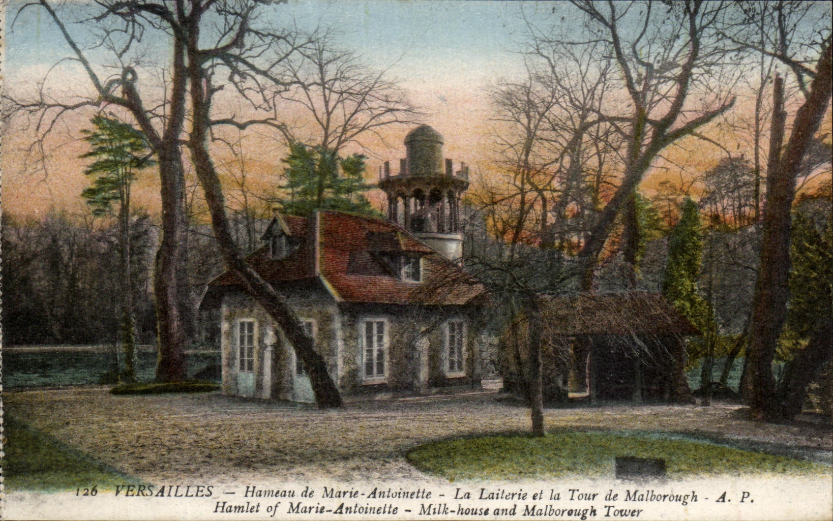 Versailles - Hameau de Marie-Antoinette - La Laiterie et la Tour de Malborough - A.P.