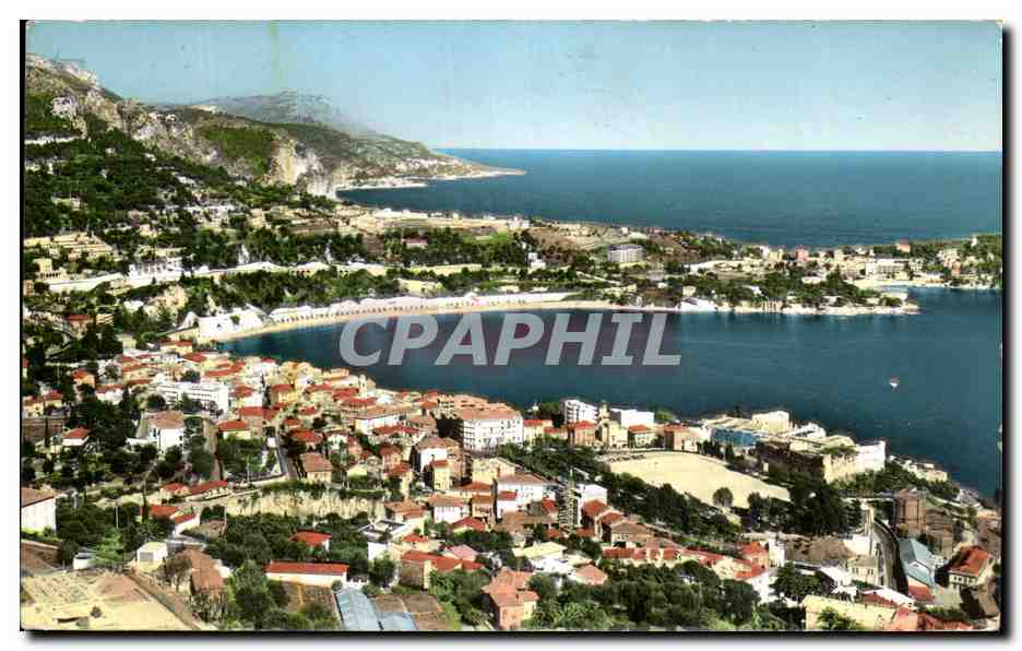 Villefranche-sur-Mer — Vue générale — Le terrain de sports et le Cap d'Alès — Éditions Françaises