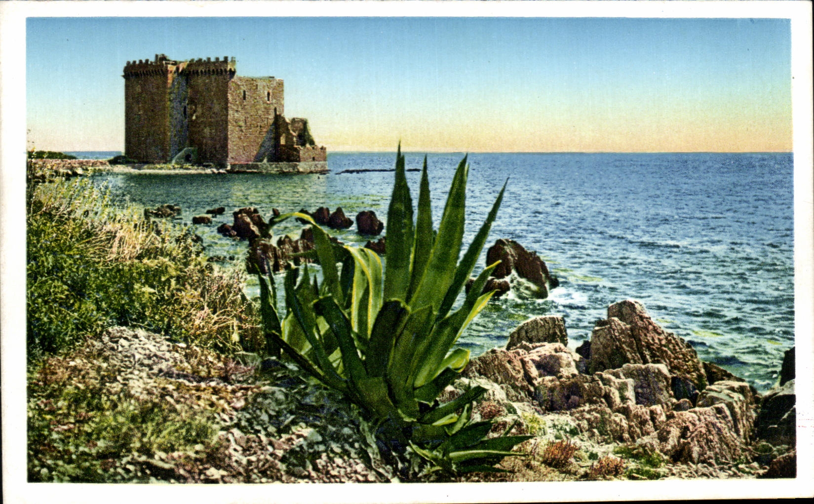 CPA Ile Saint Honorat Monastere fortifie 