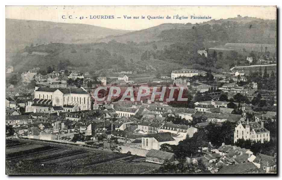 CPA Lourdes Vue sur le Quartier de I'Eglise Paroissiale
