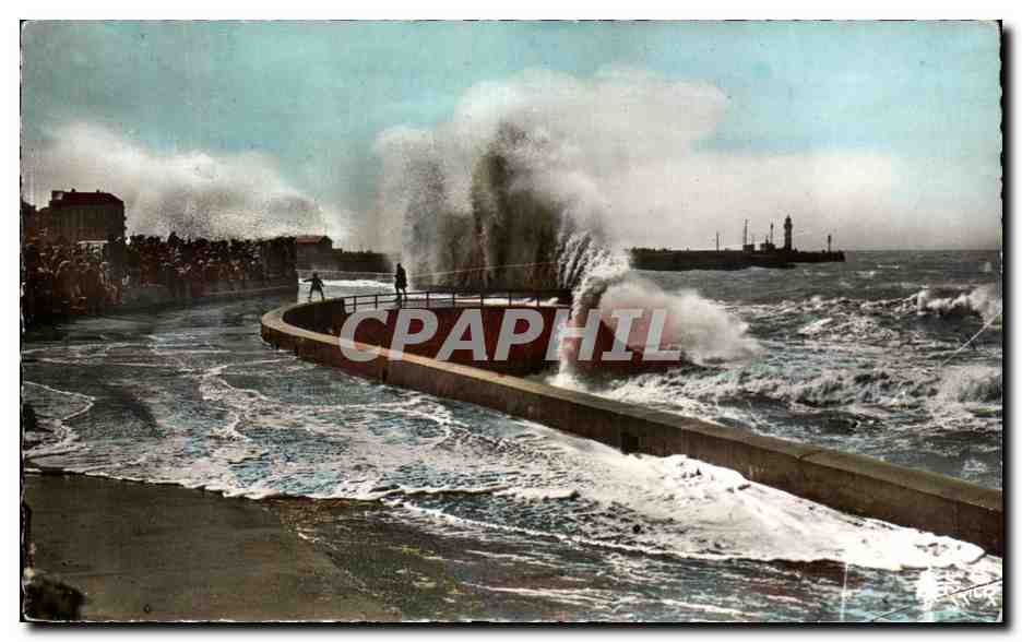 CPA Le Treport Un Beau coup de Mer