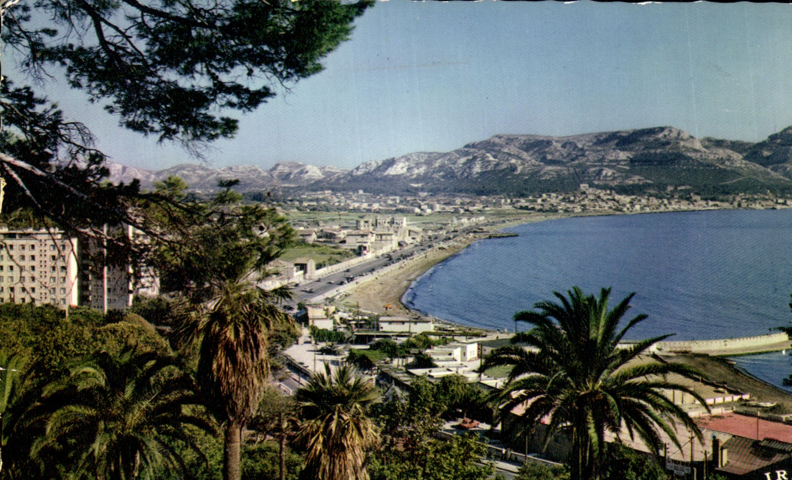CPA Marseille Vue Generale Sur La Plage Et La Pointe Rouge