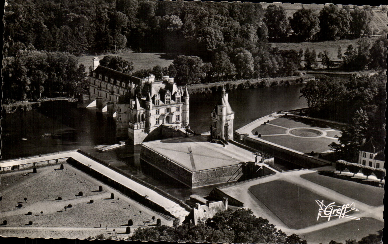CPA En Touraine Chenonceaux Vue Aerienne Les Douves