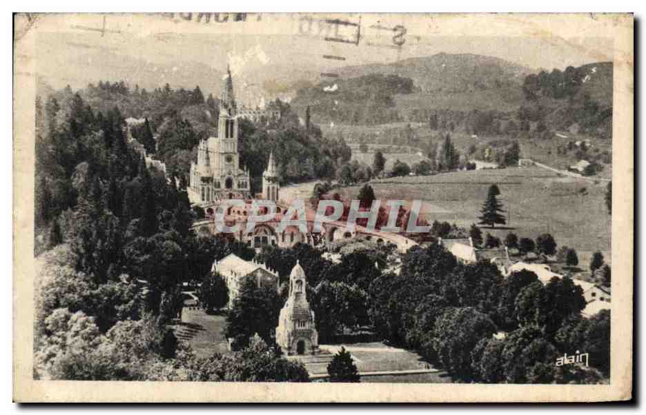 CPA Lourdes La Basilique et la Monument