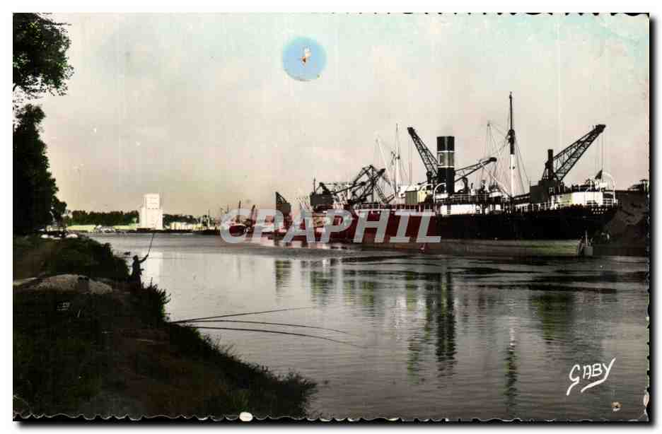 CPA Caen Bateaux au Mole Bateau
