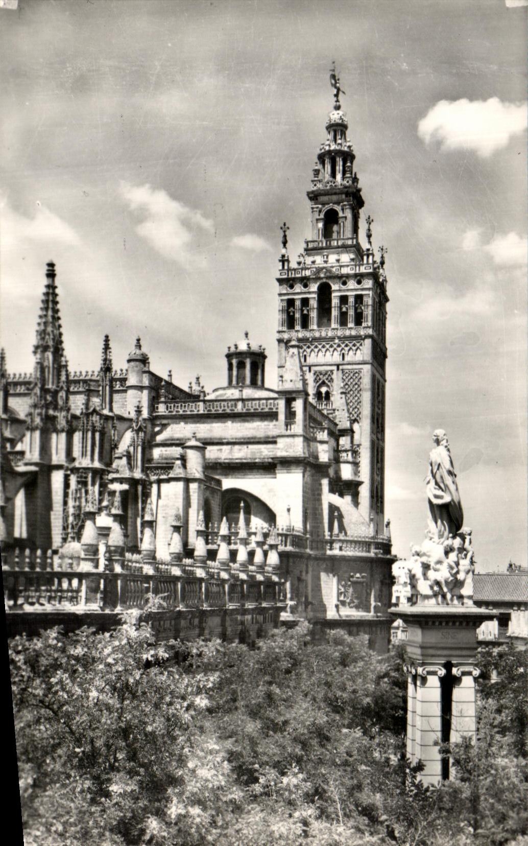 Seville — Cathédrale : Vue partielle — Éditions H. Ll. — n° 77