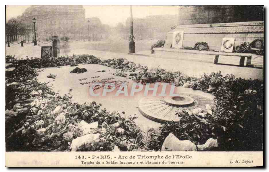 CPA Paris Arc de Triomphe de l'Etoile Tombe du Soldat Inconnu et Elamme du Souvenir