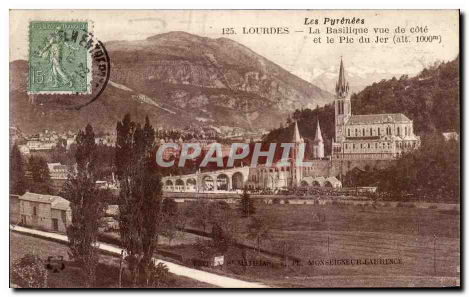 CPA Lourdes La basilique Vue de et le Pic Du Jer 